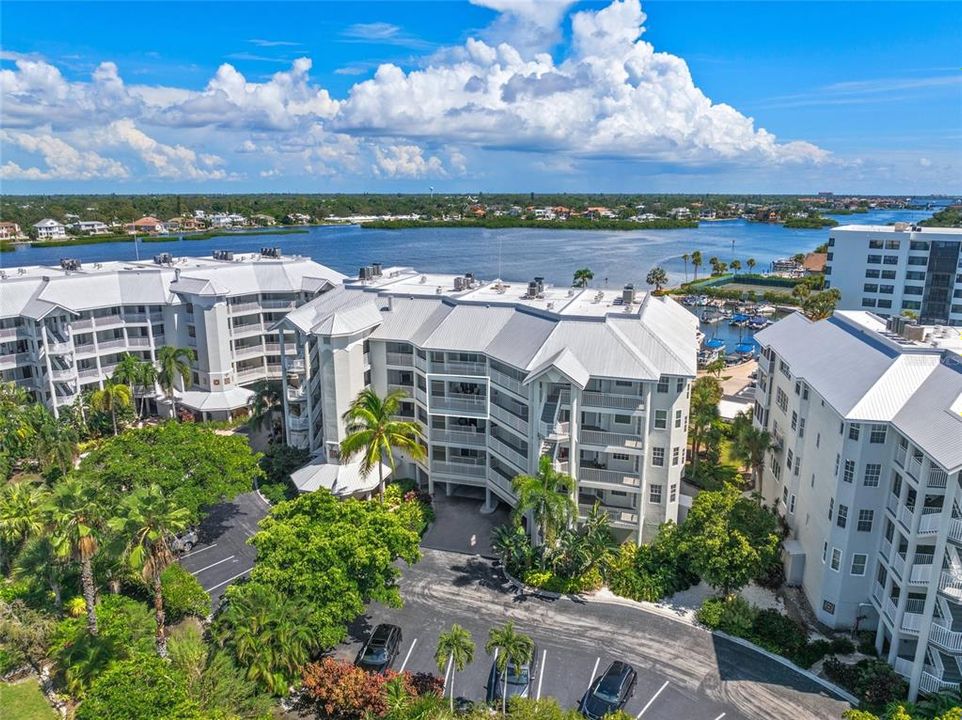 For Sale: $1,390,000 (2 beds, 2 baths, 1915 Square Feet)