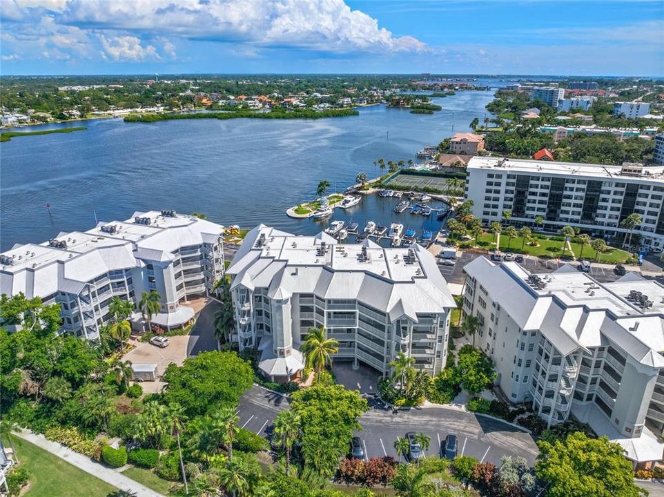 For Sale: $1,390,000 (2 beds, 2 baths, 1915 Square Feet)