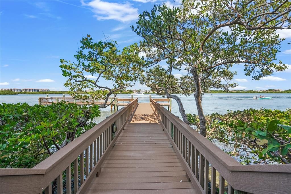 For Sale: $1,390,000 (2 beds, 2 baths, 1915 Square Feet)