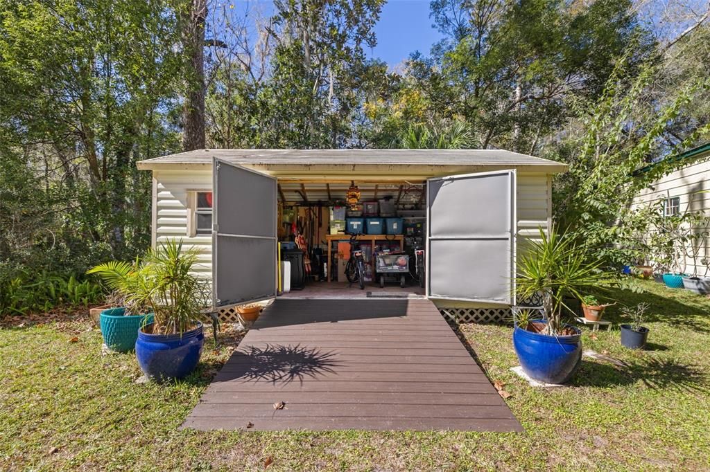 For Sale: $900,000 (4 beds, 2 baths, 3912 Square Feet)