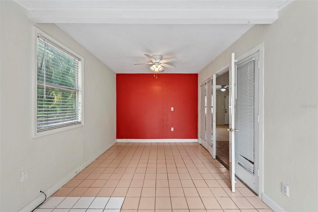 For Sale: $260,000 (2 beds, 1 baths, 947 Square Feet)