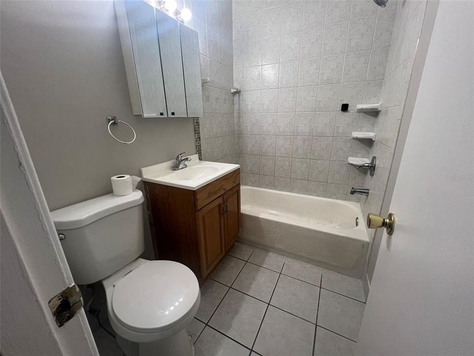 For Rent: $2,400 (3 beds, 2 baths, 1400 Square Feet)