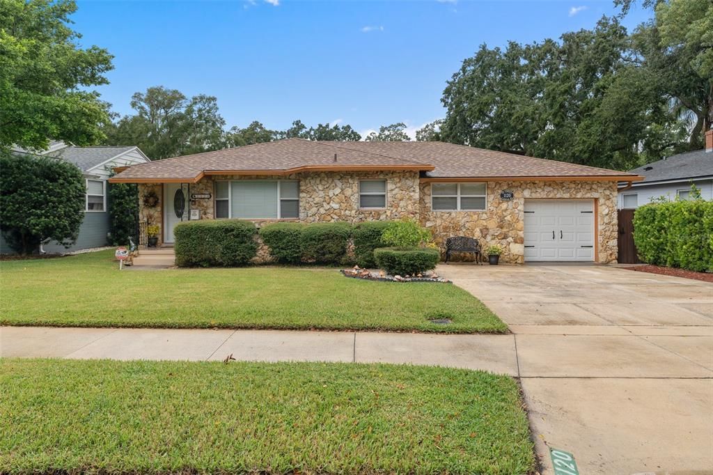 For Sale: $569,900 (3 beds, 2 baths, 1979 Square Feet)