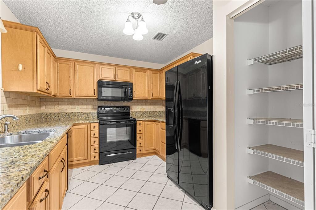 For Sale: $164,900 (2 beds, 2 baths, 1362 Square Feet)