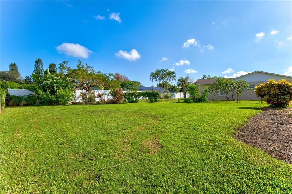 For Sale: $400,000 (3 beds, 2 baths, 1410 Square Feet)