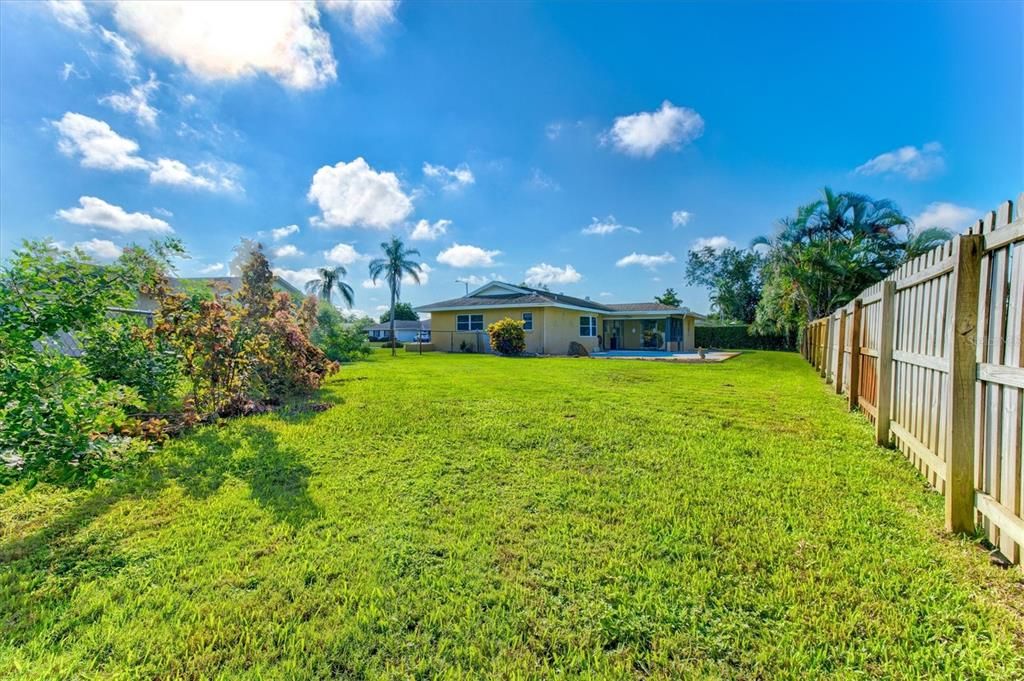 For Sale: $400,000 (3 beds, 2 baths, 1410 Square Feet)