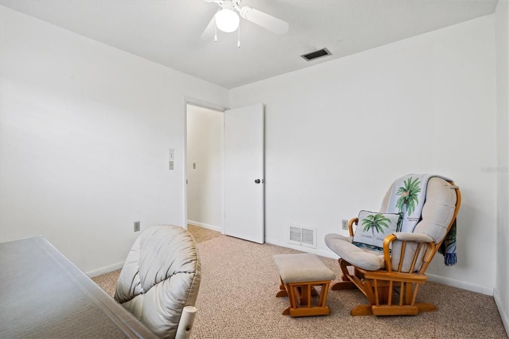 For Sale: $400,000 (3 beds, 2 baths, 1410 Square Feet)