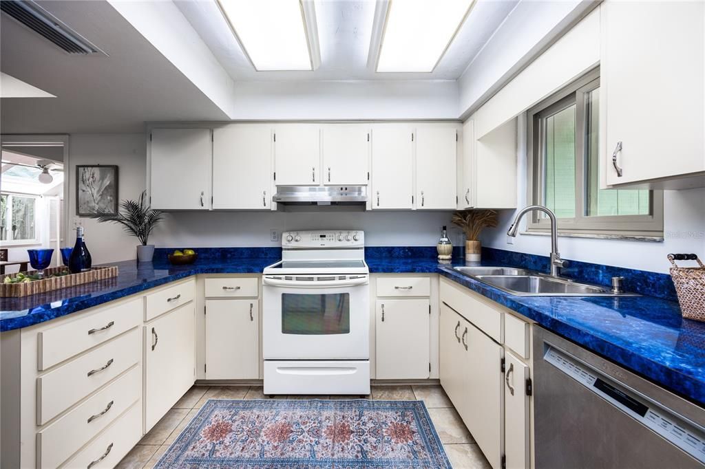 For Sale: $359,850 (3 beds, 2 baths, 1897 Square Feet)