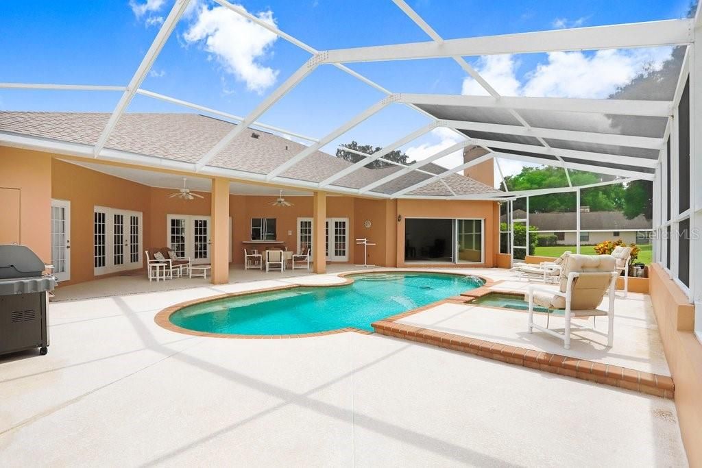 Oversized Pool and Screened Lanai