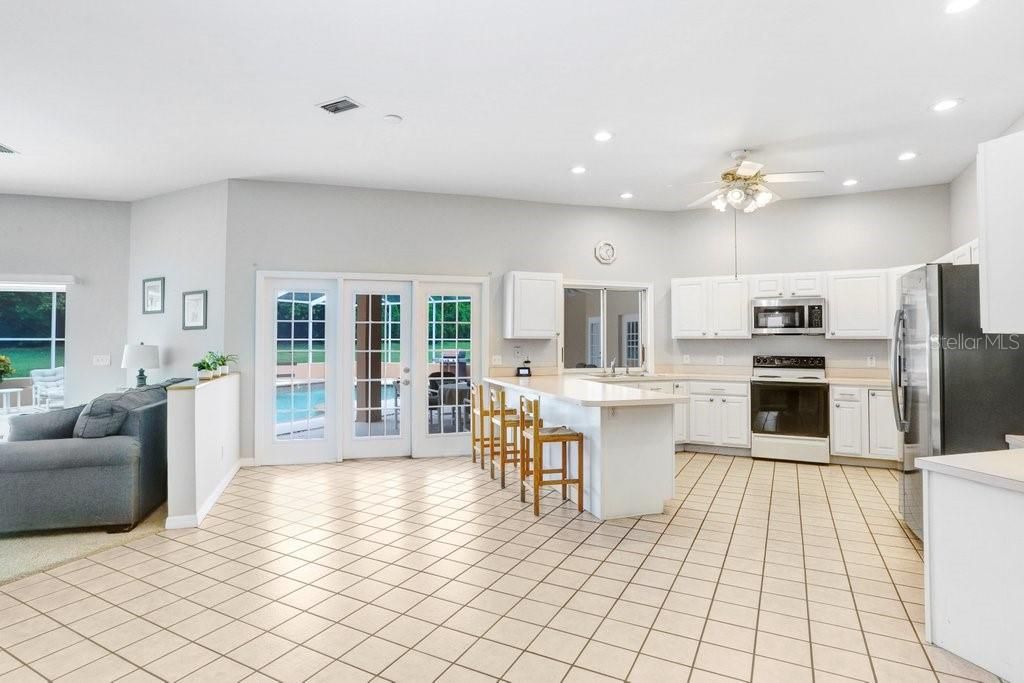 Kitchen/Family Room Combo