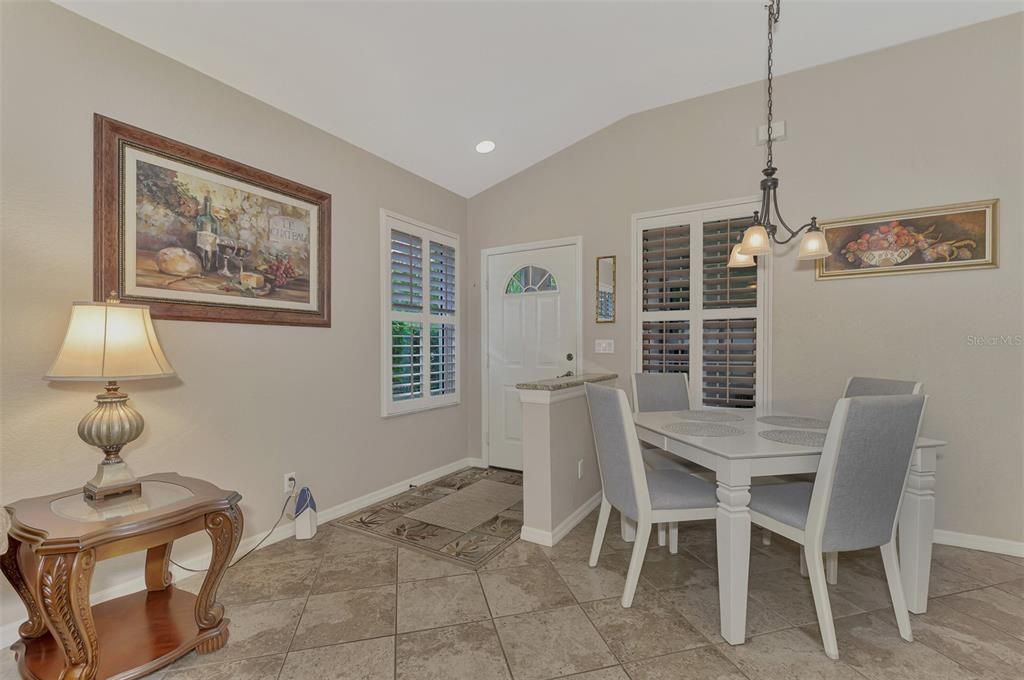 For Sale: $334,900 (2 beds, 2 baths, 1077 Square Feet)