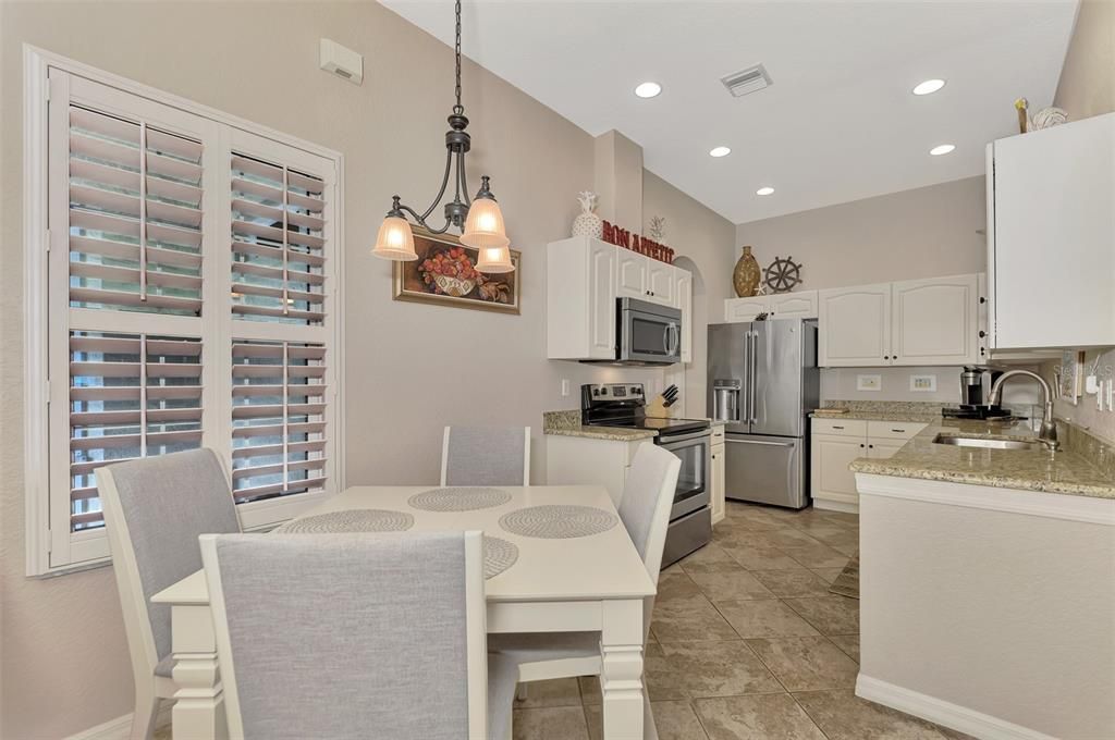 For Sale: $334,900 (2 beds, 2 baths, 1077 Square Feet)