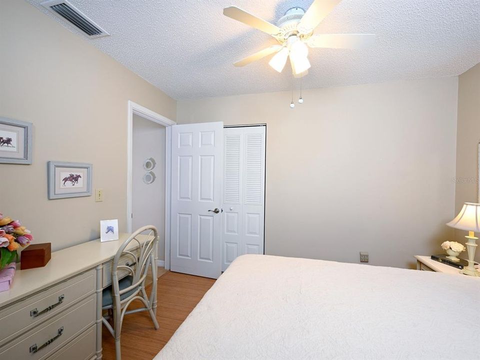 For Sale: $225,000 (2 beds, 2 baths, 1112 Square Feet)