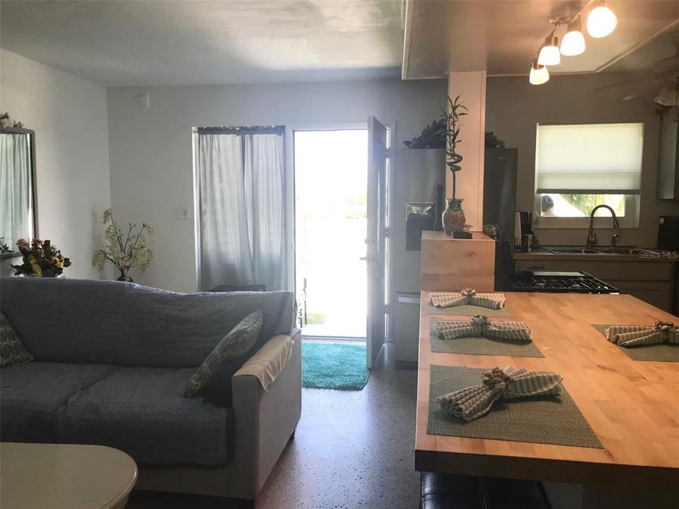 En Venta: $279,900 (2 camas, 2 baños, 1208 Pies cuadrados)