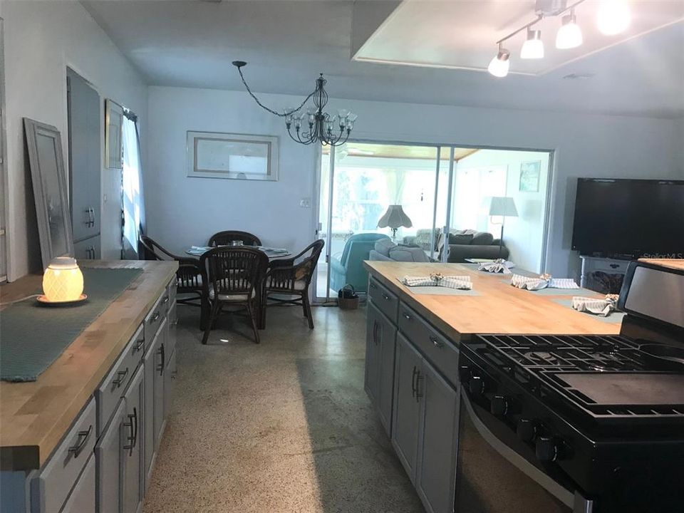 En Venta: $279,900 (2 camas, 2 baños, 1208 Pies cuadrados)