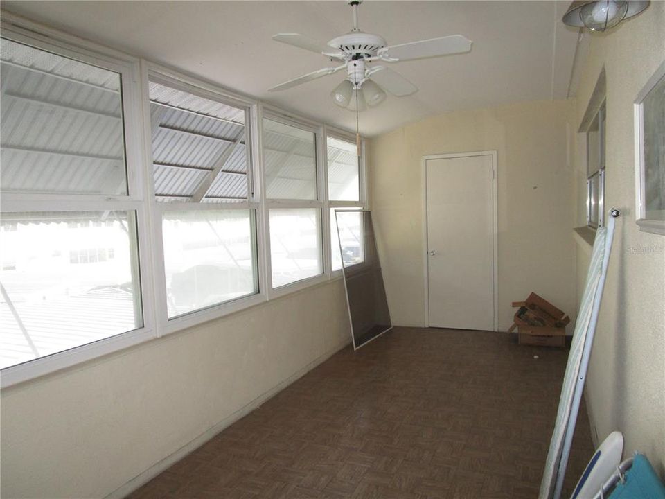 For Sale: $100,000 (2 beds, 1 baths, 950 Square Feet)