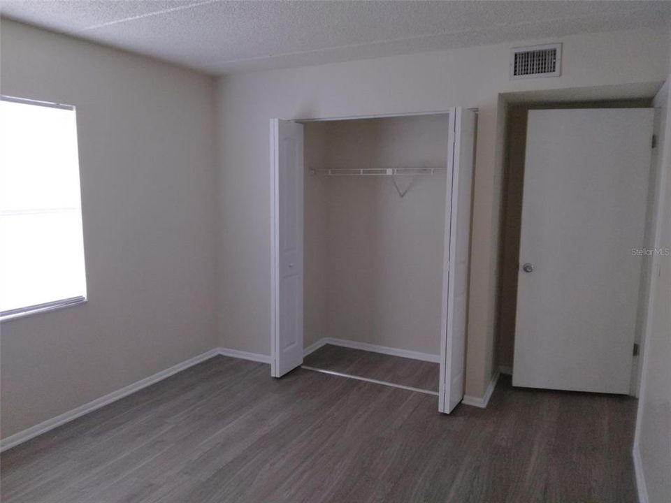 For Rent: $1,300 (2 beds, 1 baths, 857 Square Feet)