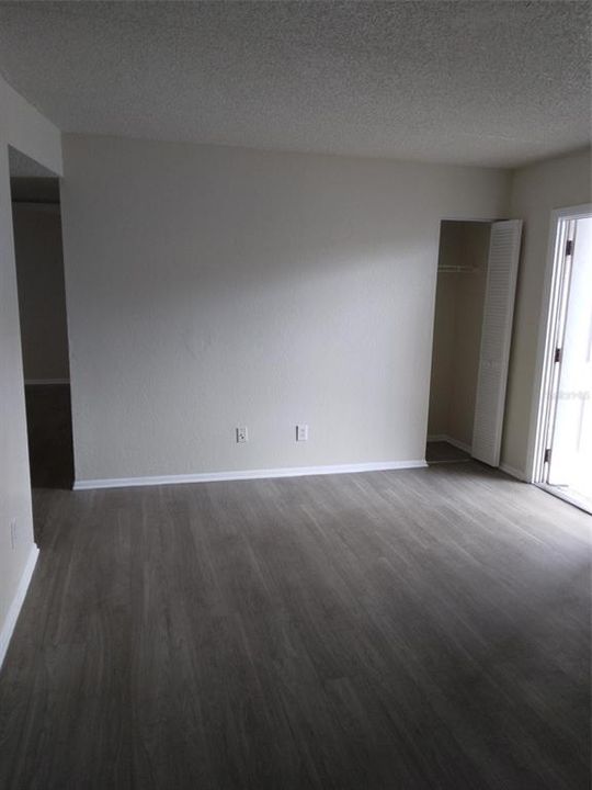 For Rent: $1,300 (2 beds, 1 baths, 857 Square Feet)