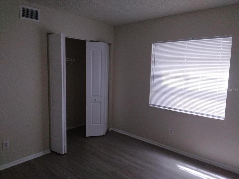 For Rent: $1,300 (2 beds, 1 baths, 857 Square Feet)