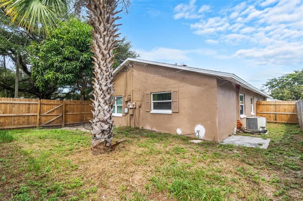 Active With Contract: $495,000 (6 beds, 2 baths, 1920 Square Feet)