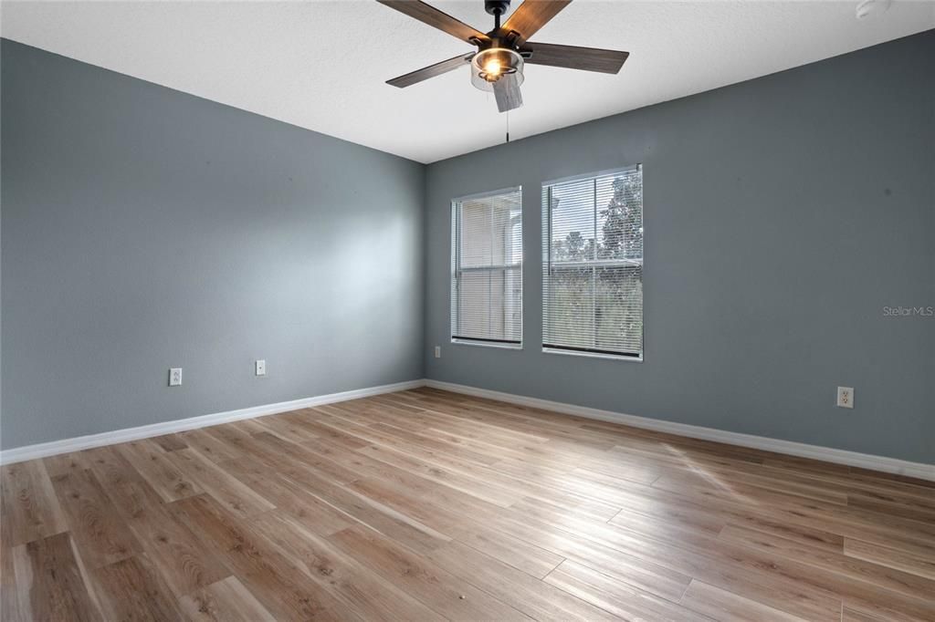 For Sale: $379,000 (2 beds, 2 baths, 1249 Square Feet)