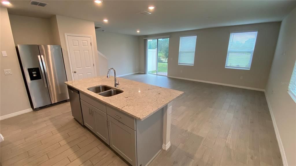 For Rent: $2,195 (3 beds, 2 baths, 1566 Square Feet)