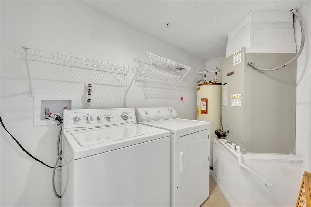 For Sale: $260,000 (2 beds, 2 baths, 1078 Square Feet)