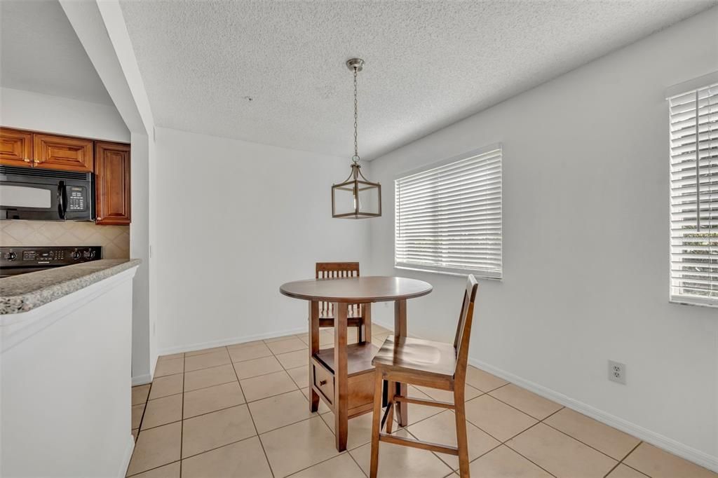 For Sale: $260,000 (2 beds, 2 baths, 1078 Square Feet)