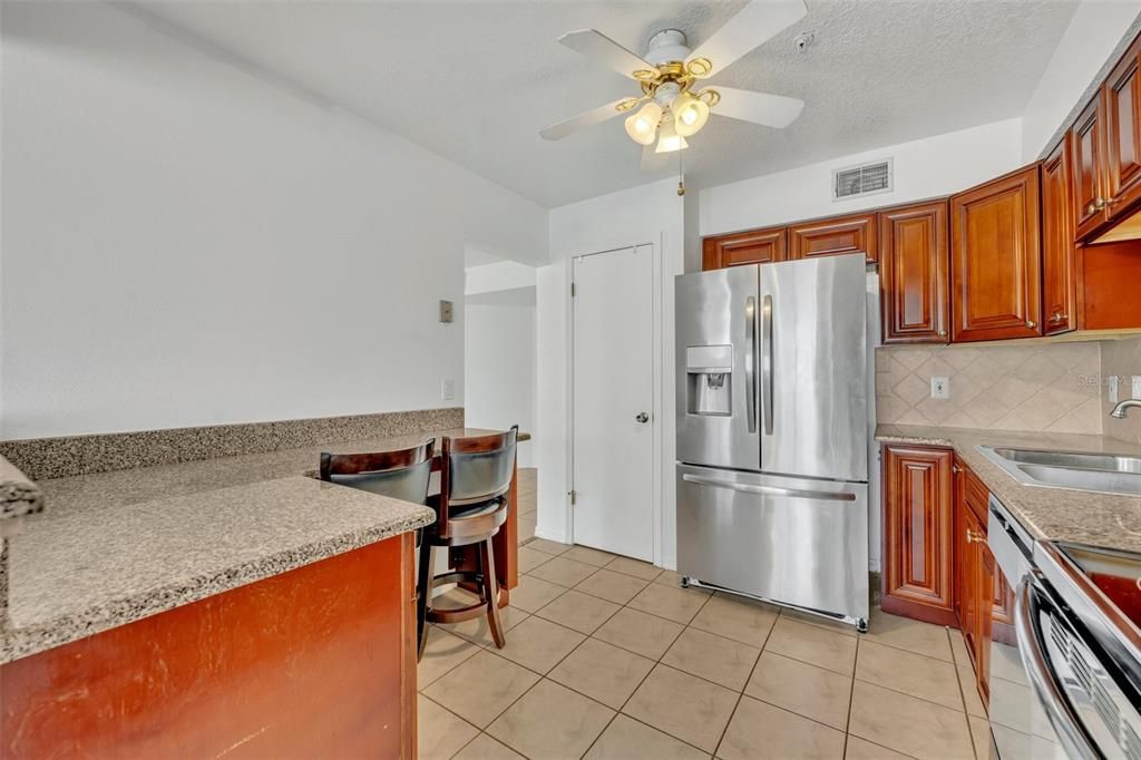 For Sale: $260,000 (2 beds, 2 baths, 1078 Square Feet)