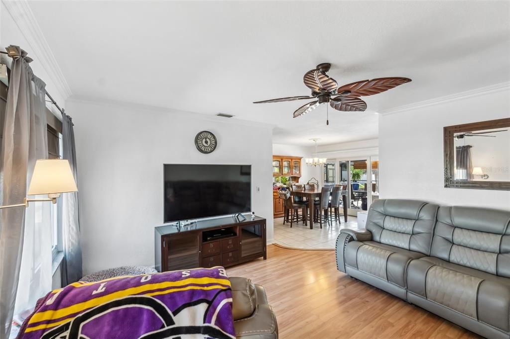 For Sale: $375,000 (3 beds, 2 baths, 1248 Square Feet)