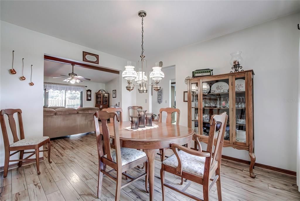 For Sale: $349,900 (3 beds, 2 baths, 1676 Square Feet)