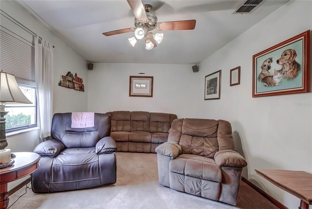 For Sale: $349,900 (3 beds, 2 baths, 1676 Square Feet)