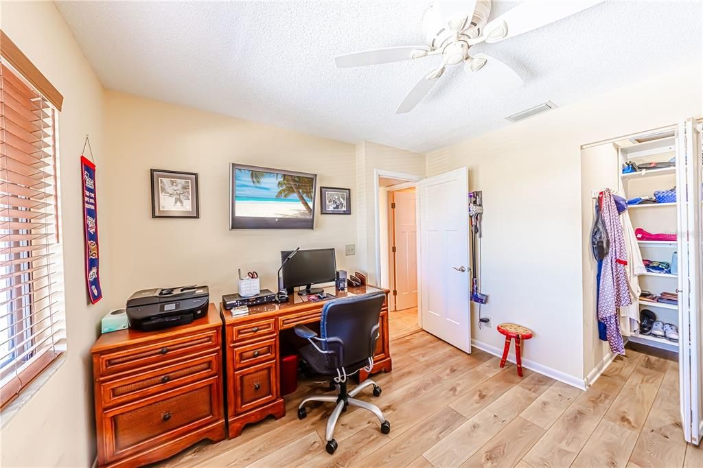 For Sale: $295,000 (2 beds, 2 baths, 1092 Square Feet)