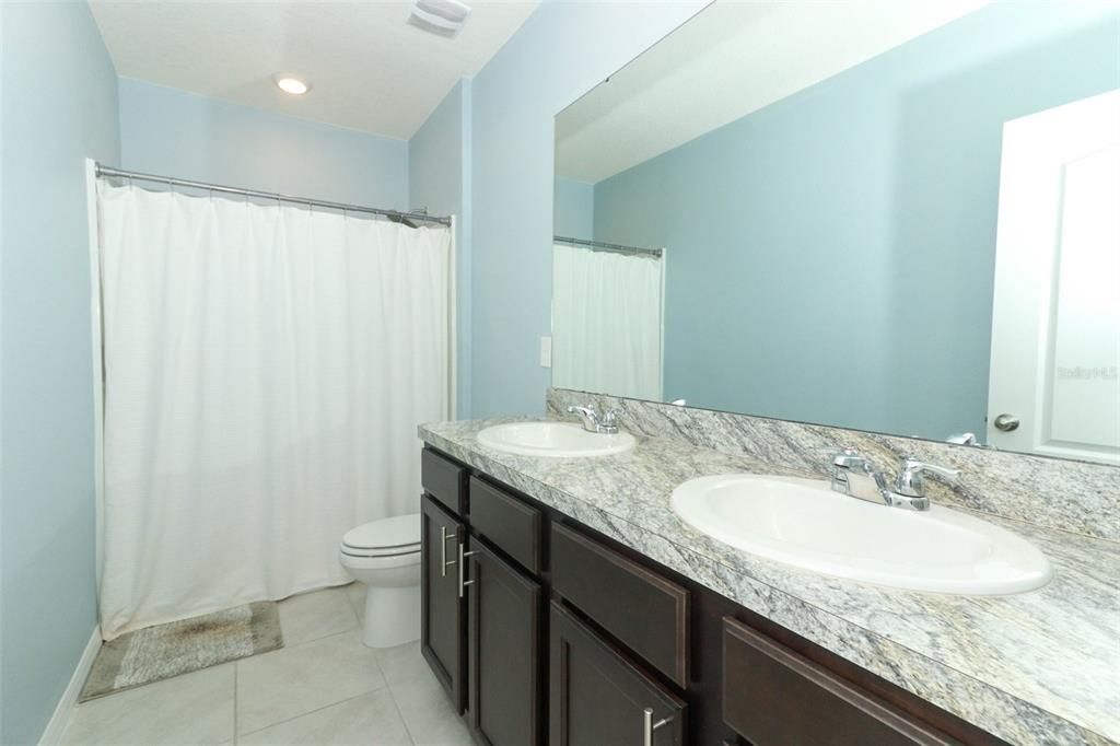 For Sale: $293,500 (3 beds, 2 baths, 1672 Square Feet)