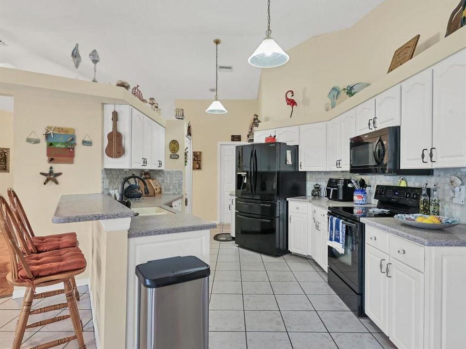 For Sale: $509,900 (3 beds, 2 baths, 1948 Square Feet)