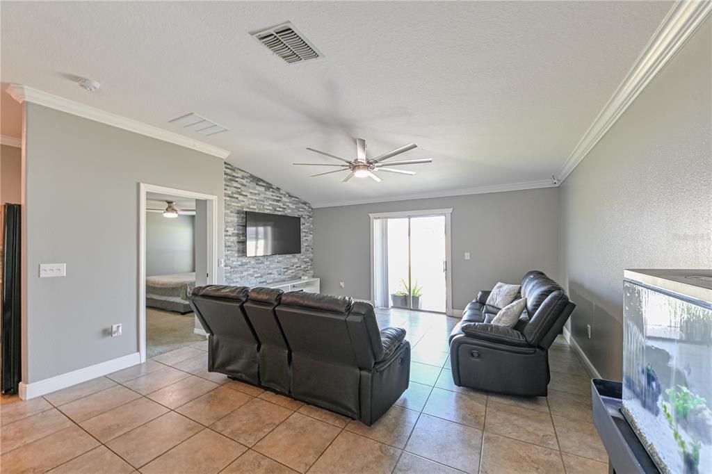 For Sale: $389,900 (4 beds, 2 baths, 1817 Square Feet)