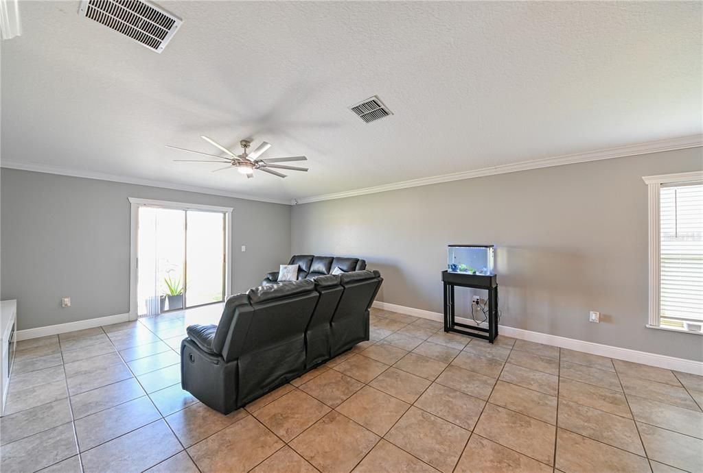 For Sale: $389,900 (4 beds, 2 baths, 1817 Square Feet)