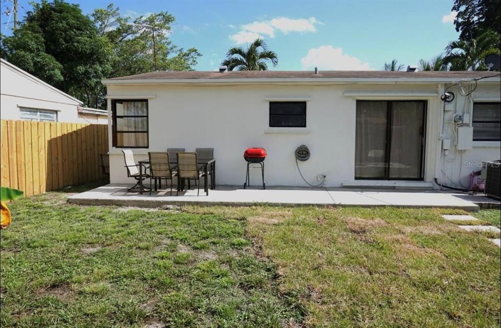 For Sale: $475,000 (3 beds, 1 baths, 966 Square Feet)