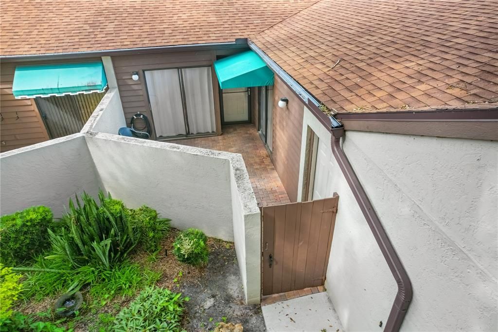 For Sale: $325,000 (2 beds, 2 baths, 1127 Square Feet)