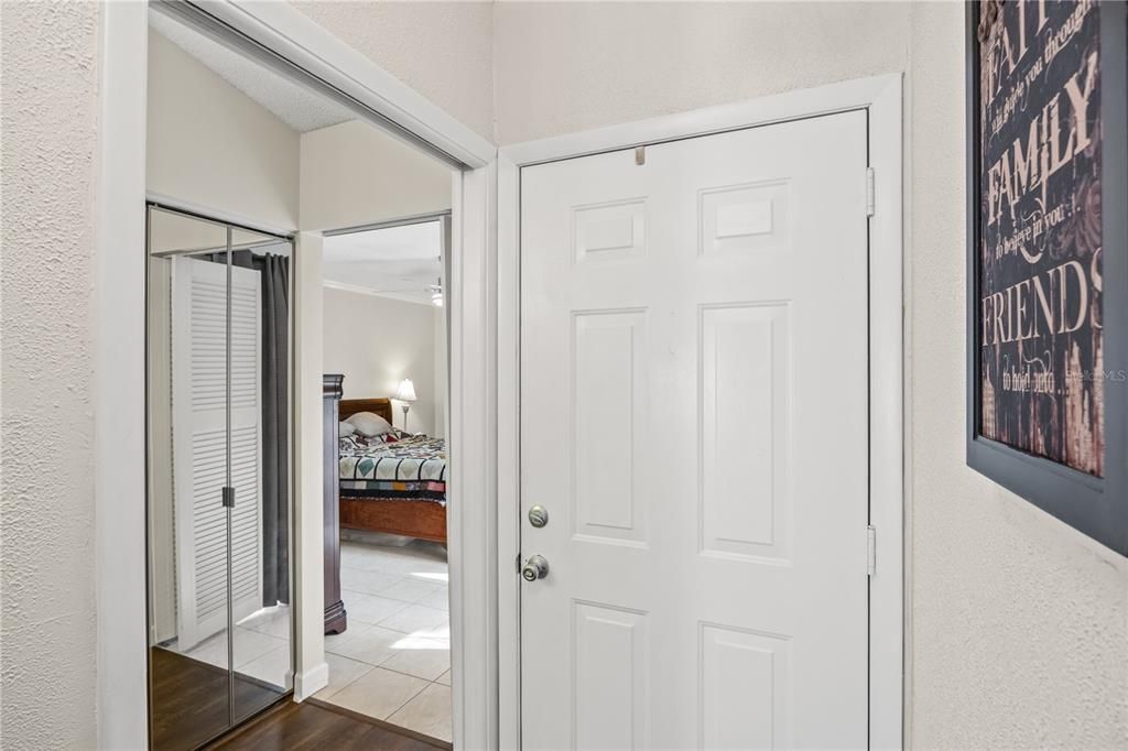 For Sale: $325,000 (2 beds, 2 baths, 1127 Square Feet)