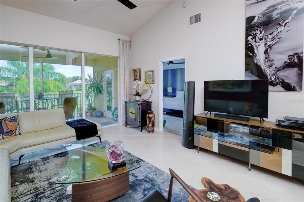 For Sale: $385,000 (2 beds, 2 baths, 1431 Square Feet)