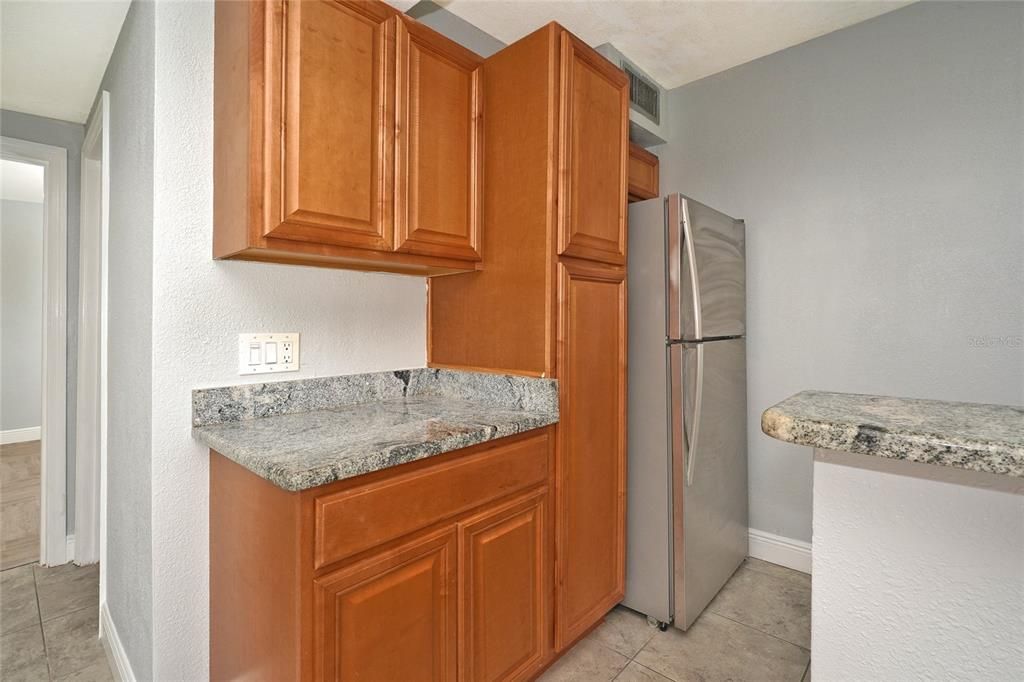 For Sale: $164,900 (2 beds, 1 baths, 912 Square Feet)