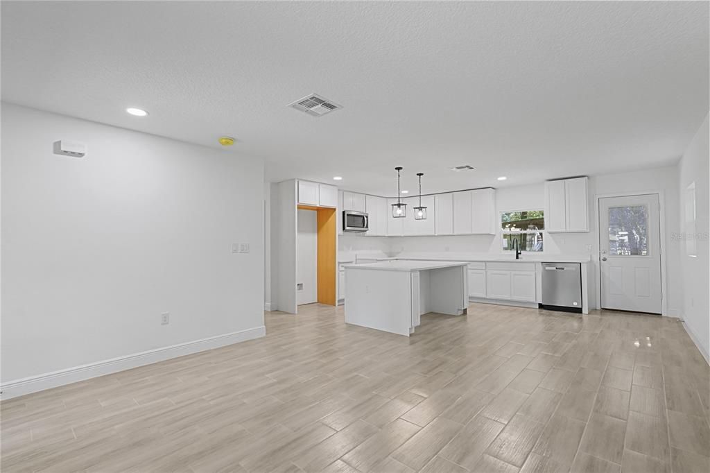 For Sale: $475,000 (4 beds, 2 baths, 1561 Square Feet)