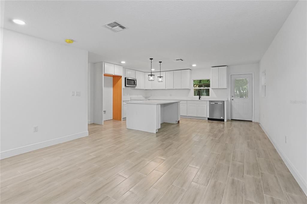 For Sale: $475,000 (4 beds, 2 baths, 1561 Square Feet)