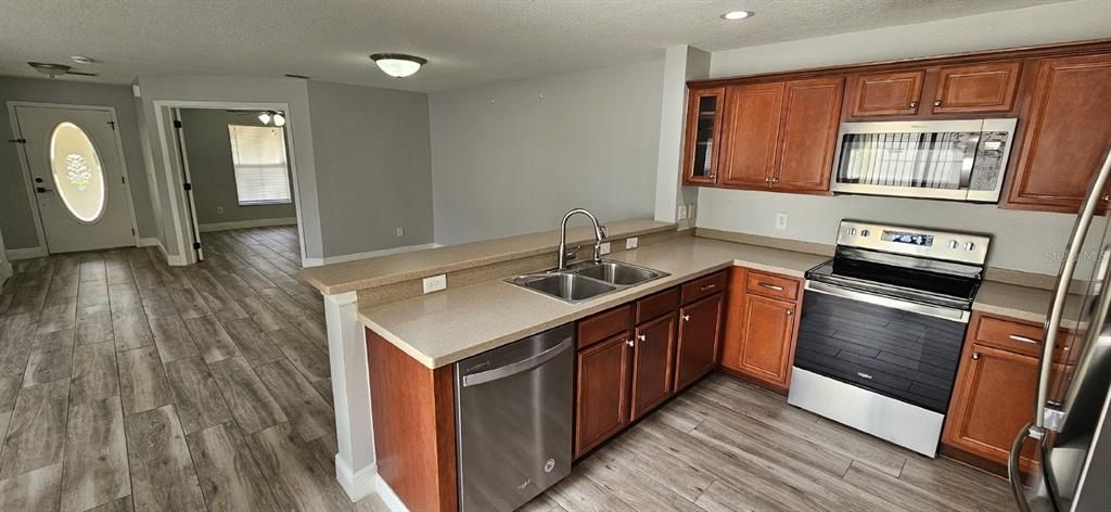 Active With Contract: $2,349 (2 beds, 2 baths, 1665 Square Feet)