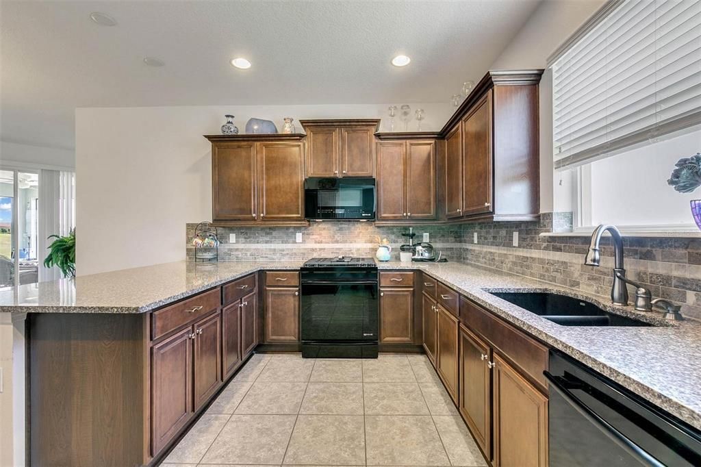 For Sale: $429,900 (2 beds, 2 baths, 1808 Square Feet)