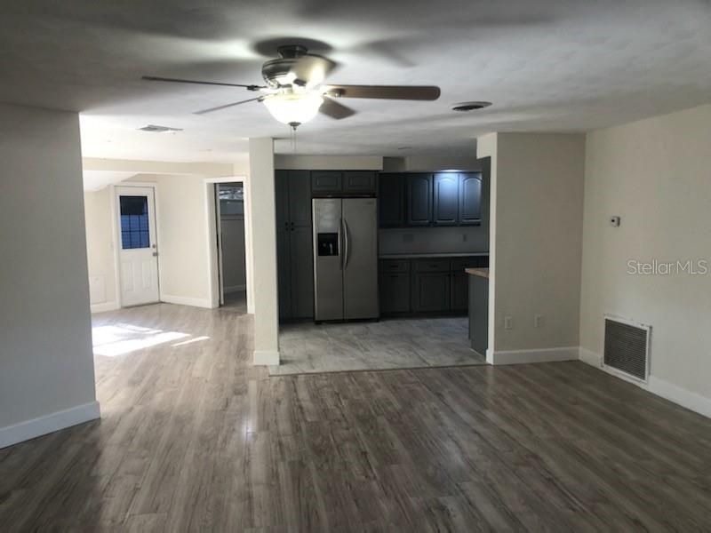 For Rent: $2,900 (3 beds, 2 baths, 1997 Square Feet)