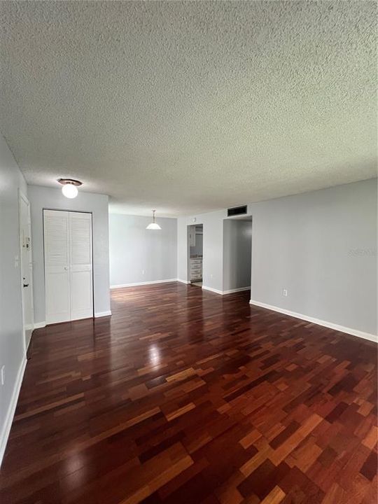 For Rent: $1,900 (2 beds, 2 baths, 1002 Square Feet)