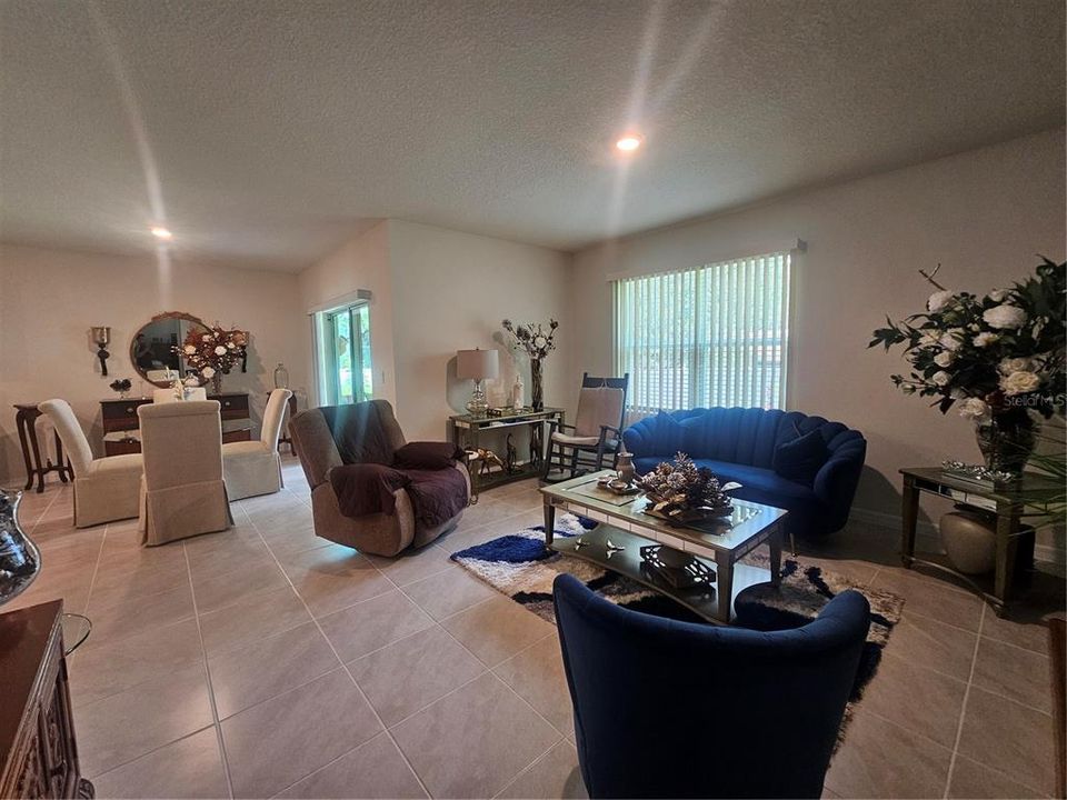 For Sale: $380,000 (4 beds, 2 baths, 1828 Square Feet)