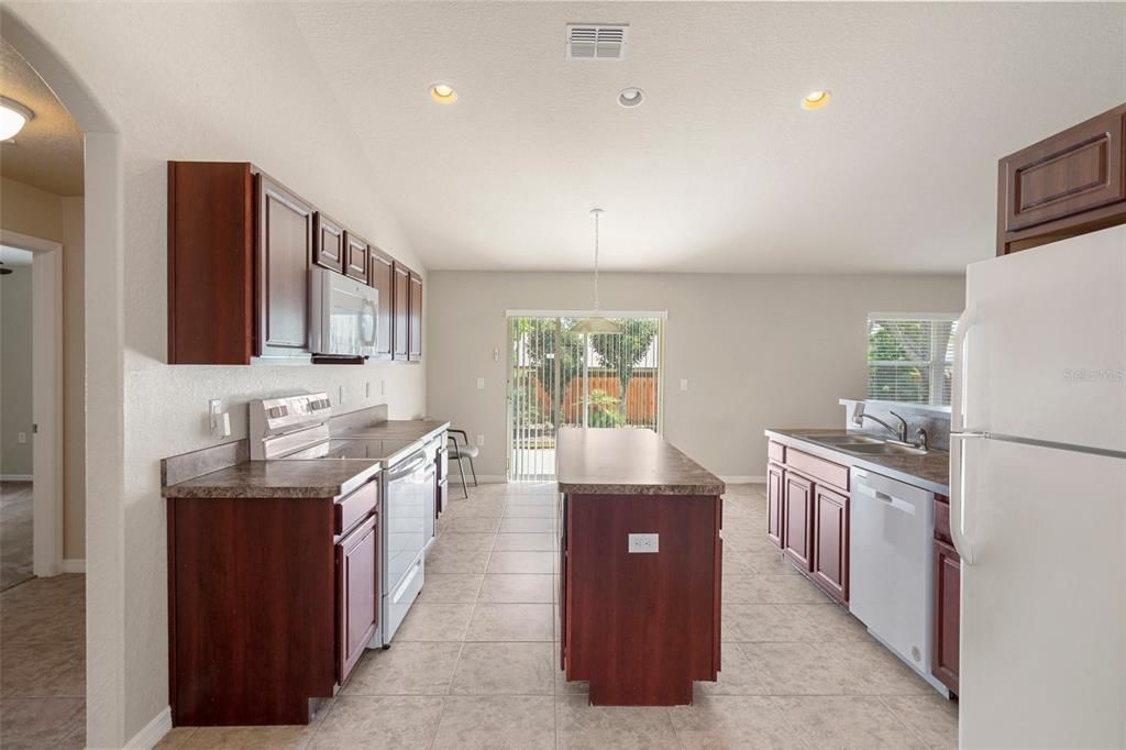 For Sale: $369,900 (3 beds, 2 baths, 1955 Square Feet)